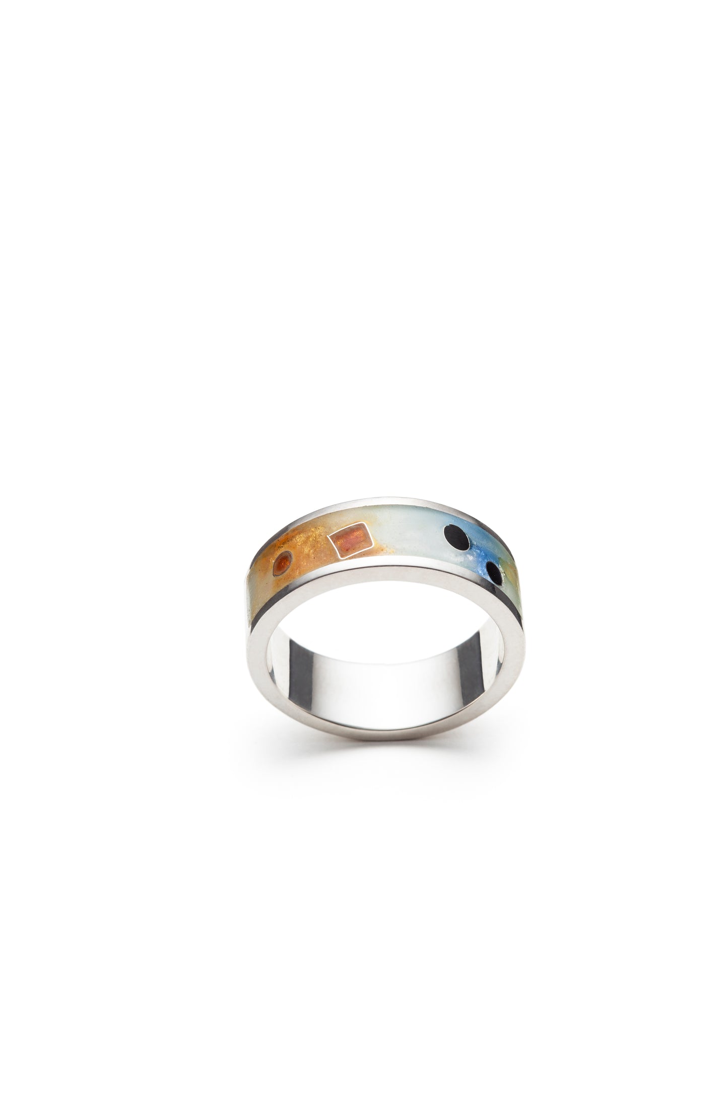 Contemporary band ring