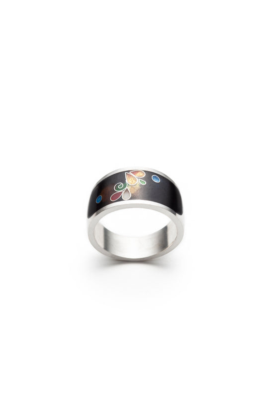 Band ring with floral design
