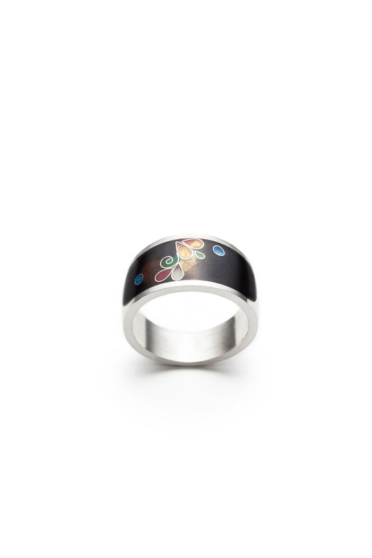 Band ring with floral design